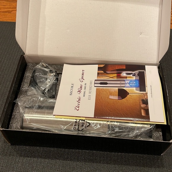 Electric Wine Opener, New in Box - Picture 3 of 6